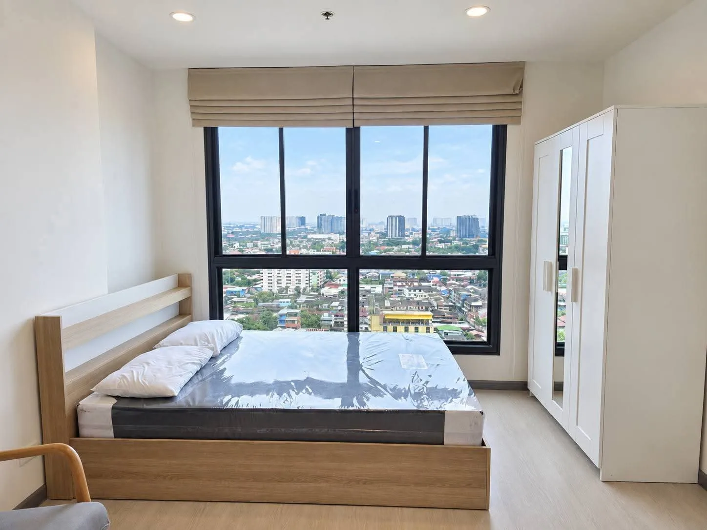 ให้เช่า IDEO SATHORN–THAPRA | ห้องสวยรีโนเวทใหม่ — รูปที่ 1 จาก 13
